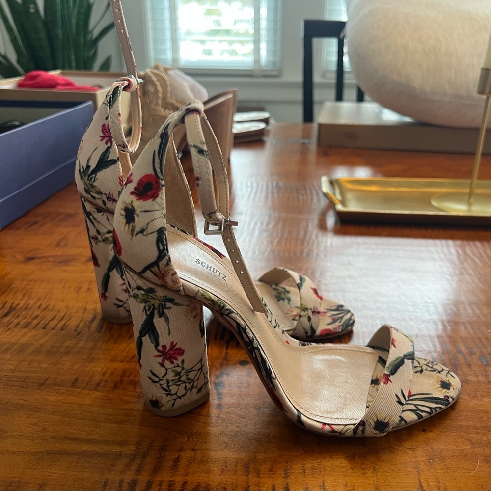 SCHUTZ Jeannine Floral Block Heel Sandals - Size 8